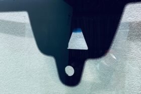 Предно стъкло PORSCHE CAYENNE 2018- КАМЕРА+СЕНЗОР+ОТОПЛЕНИЕ+HUD ОРИГИНАЛ-2 на ниска цена