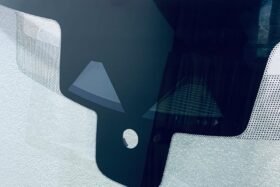 Предно стъкло RANGE ROVER EVOQUE L551 2021- SOL+АКУ+КАМ+СЕН+ГРЗ+HUD+ОЕ-3 на ниска цена