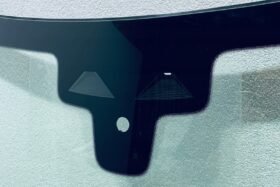 Предно стъкло RANGE ROVER SPORT L461 2022 - КАМЕРА + СЕНЗОР + ОТОПЛЕНИЕ + ОРИГИНАЛ-2 на ниска цена