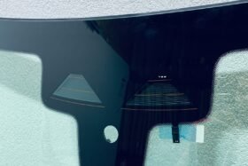 Предно стъкло RANGE ROVER SPORT L461 2023 - КАМЕРА + СЕНЗОР + HUD + ОТОПЛЕНИЕ OE-2 на ниска цена