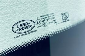 Предно стъкло RANGE ROVER SPORT L461 2023 - КАМЕРА + СЕНЗОР + HUD + ОТОПЛЕНИЕ OE-3 на ниска цена