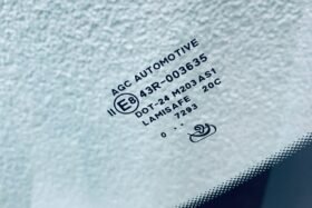 Предно стъкло RENAULT CAPTUR 2013-2019 АКУСТИЧНО-3 на ниска цена