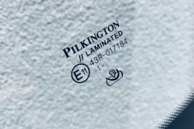 Предно стъкло RENAULT CAPTUR 2013-2019 АКУСТИЧНО-3 на ниска цена