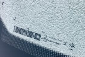 Предно стъкло RENAULT CAPTUR 2019 - АКУСТИКА + КАМЕРА + СЕНЗОР + OE-3 на ниска цена