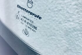 Предно стъкло RENAULT CAPTUR 2019- MITSUBISHI ASX 2023- АКУСТИКА+СЕНЗОР-3 на ниска цена