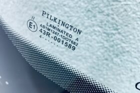 Предно стъкло RENAULT CLIO V 2019- АКУСТИЧНО+КАМЕРА+СЕНЗОР-3 на ниска цена