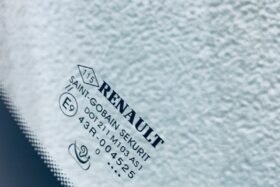Предно стъкло RENAULT KADJAR 2015- АКУ+КАМ+СЕН+ОЕ-3 на ниска цена