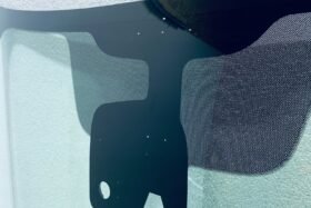 Предно стъкло RENAULT KADJAR 2018- АКУСТИКА+КАМЕРА+СЕНЗОР-2 на ниска цена