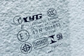 ПРЕДНО СТЪКЛО RENAULT LAGUNA II 2003-2007 СЕНЗОР РОМБ-3 на ниска цена