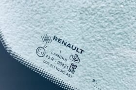 Предно стъкло RENAULT MEGANE IV 2016- АКУ+КАМ+ОЕ-3 на ниска цена