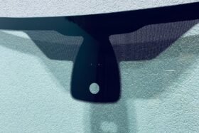 Предно стъкло RENAULT MEGANE IV 2020- АКУСТИЧНО + СЕНЗОР-2 на ниска цена