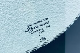 Предно стъкло RENAULT TRAFIC 2014- OPEL VIVARO 2014- АКУСТИКА+СЕНЗОР-3 на ниска цена