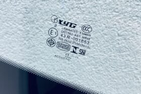 ПРЕДНО СТЪКЛО RENAULT TRAFIC 2021 - АКУСТИЧНО + СЕНЗОР-3 на ниска цена