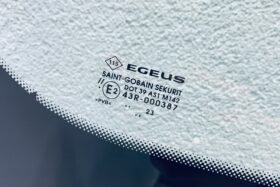 Предно стъкло RENAULT TRAFIC 2021- АКУСТИКА+КАМЕРА+СЕНЗОР+OE-3 на ниска цена