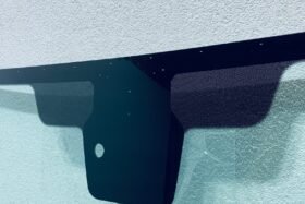 Предно стъкло RENAULT TRAFIC 2021- АКУСТИКА+СЕНЗОР-2 на ниска цена