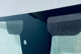 Предно стъкло RENAULT TRAFIC 2021- АКУСТИКА+СЕНЗОР-2 на ниска цена