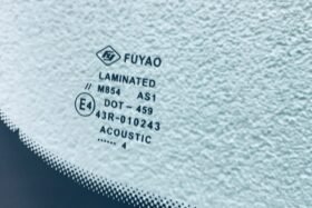 Предно стъкло RENAULT TRAFIC 2021- АКУСТИКА+СЕНЗОР-3 на ниска цена