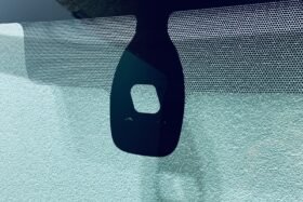 Предно стъкло RENAULT TRAFIC OPEL VIVARO 2001-2014 с датчик-2 на ниска цена