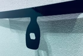 Предно стъкло RENAULT TRAFIC OPEL VIVARO 2001-2014 СЕНЗОР-2 на ниска цена