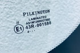 Предно стъкло RENAULT TRAFIC OPEL VIVARO 2001-2014 СЕНЗОР-3 на ниска цена