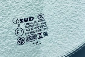 ПРЕДНО СТЪКЛО SAAB 9-3 2001-2012-3 на ниска цена