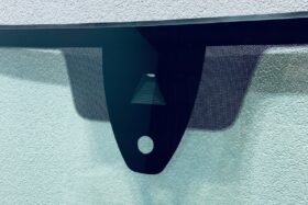 Предно стъкло SEAT ATECA 2020 - АКУСТИКА + КАМЕРА + СЕНЗОР-2 на ниска цена