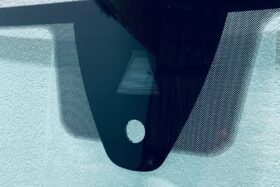 Предно стъкло SKODA CITIGO SEAT MII VW UP 2019- СЕНЗОР+Камера+Огрев-2 на ниска цена