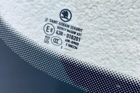 Предно стъкло SKODA ENYAQ IV 2020- SOLAR+КАМЕРА+СЕНЗОР + HUD+ОТОПЛЕНИЕ+OE-3 на ниска цена