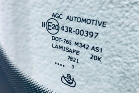 Предно стъкло SKODA KAROQ 2017 - АКУСТИКА + СЕНЗОР + ОГРЯВАНЕ-3 на ниска цена