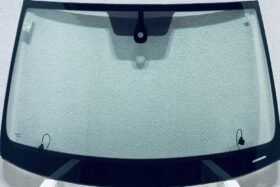 Предно стъкло SKODA KAROQ 2017 - АКУСТИКА + СЕНЗОР + ОГРЯВАНЕ на ниска цена