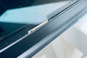 Предно стъкло SKODA KAROQ 2020- SOLAR+СЕНЗОР+ОТОПЛЕНИЕ+ОРИГИНАЛ НАМАЛЕНИЕ-4 на ниска цена