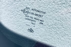 Предно стъкло SKODA KAROQ 2021 - АКУСТИКА + КАМЕРА + СЕНЗОР-3 на ниска цена