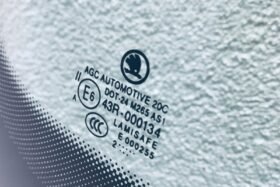 Предно стъкло SKODA KODIAQ 2020 - АКУСТИКА + КАМЕРА + СЕНЗОР + OE-3 на ниска цена