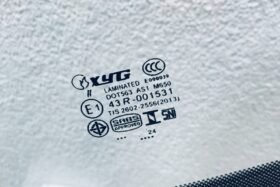 ПРЕДНО СТЪКЛО SKODA OCTAVIA II 2004-2009 СЕНЗОР-3 на ниска цена