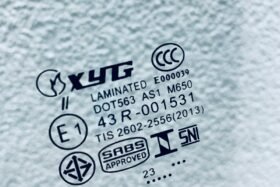 Предно стъкло SKODA OCTAVIA II 2004-2013-3 на ниска цена