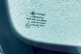 Предно стъкло SKODA OCTAVIA II 2009-2013 СЕНЗОР-3 на ниска цена