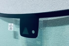 Предно стъкло SKODA OCTAVIA III 2013-2016 АКУСТИКА+КАМЕРА+СЕНЗОР+НАГРЕВАНЕ-2 на ниска цена