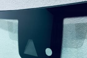 Предно стъкло SKODA OCTAVIA III 2013-2017 СЕНЗОР + КАМЕРА-2 на ниска цена