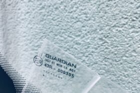 Предно стъкло SKODA OCTAVIA III ПАНОРАМА КАМЕРА+СЕНЗОР-3 на ниска цена