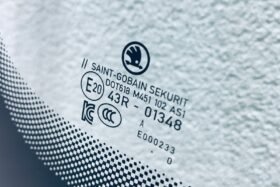 Предно стъкло SKODA SCALA 2019- АКУСТИКА+КАМЕРА + СЕНЗОР+ОТОПЛЕНИЕ+OE-3 на ниска цена