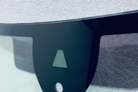 Предно стъкло SKODA SUPERB 2015- АКУСТИКА+СОЛАР + КАМЕРА +СЕНЗОР+ОТОПЛЕНИЕ-2 на ниска цена