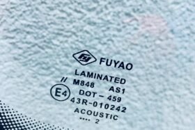 Предно стъкло SKODA SUPERB III 2016- с АКТУАТОР + КАМЕРА + СЕНЗОР-3 на ниска цена