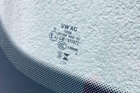 Предно стъкло SKODA SUPERB VW PASSAT 2024 - АКУСТИКА + КАМЕРА СЕНЗОР + ОРИГИНАЛ-4 на ниска цена