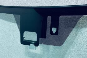 Предно стъкло SUZUKI SX4 S-CROSS 2022 - АКУСТИКА + КАМЕРА + СЕНЗОР-2 на ниска цена