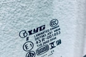 Предно стъкло SUZUKI VITARA 2018- АКУ+КАМ+СЕН-3 на ниска цена