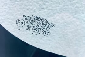 Предно стъкло TESLA 3 2023 - АКУСТИКА + КАМЕРА СЕНЗОР + ОТОПЛЕНИЕ + OEM-3 на ниска цена