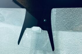 Предно стъкло TESLA Y 2021 - АКУСТИКА + КАМЕРА + СЕНЗОР + ОТОПЛЕНИЕ-2 на ниска цена