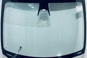 Предно стъкло TESLA Y 2021 - АКУСТИКА + КАМЕРА + СЕНЗОР + ОТОПЛЕНИЕ на ниска цена