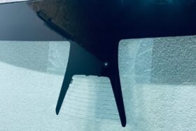 Предно стъкло TESLA Y СЕДАН 2021 - АКУСТИКА + КАМЕРА + СЕНЗОР РАЗПРОДАЖБА-2 на ниска цена