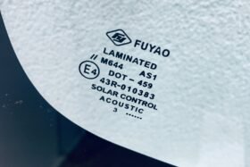 Предно стъкло TESLA Y СЕДАН 2021 - АКУСТИКА + КАМЕРА + СЕНЗОР РАЗПРОДАЖБА-3 на ниска цена